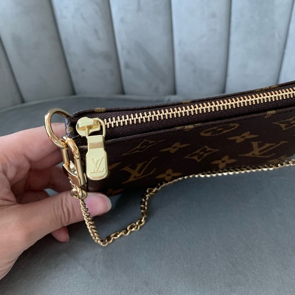 ❗️SOLD❗️Authentic LV mini pochette monogram - Picture 2 of 9